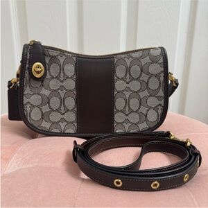 Coach Swinger in Maple Brown Jacquard